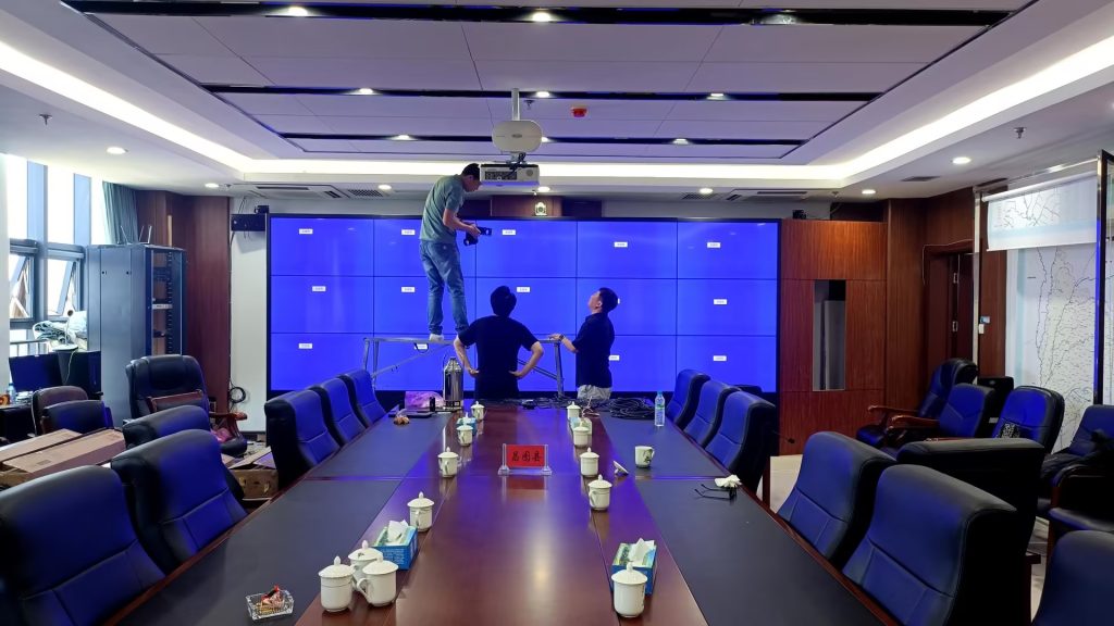Why CCTV Camera Installers Need an LCD Video Wall Controller